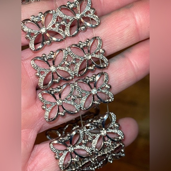 Jewelry - Unique silver with crystals flower bracelet